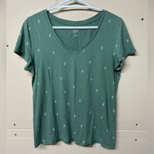 2/$20❤️- SHIRT | Women’s Gap V-neck shirt size small